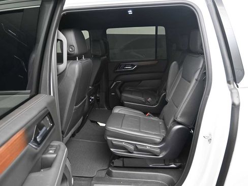 Used 2025 GMC Yukon XL Denali AWD/4WD image 28