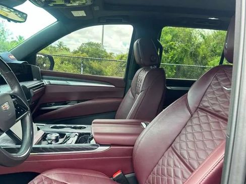 Used 2026 Cadillac Escalade Luxury RWD image 8