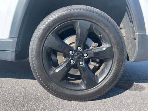 Used 2022 Jeep Grand Cherokee L Limited w/ Black Appearance Package image 8