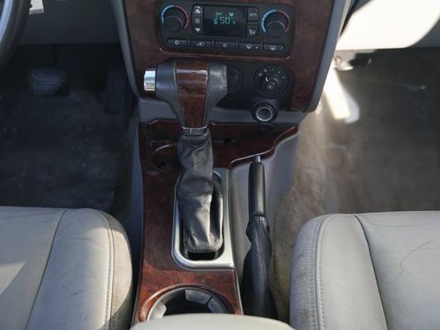 Used 2009 GMC Envoy Denali w/ Sun And 6-Disc Cd Package image 41