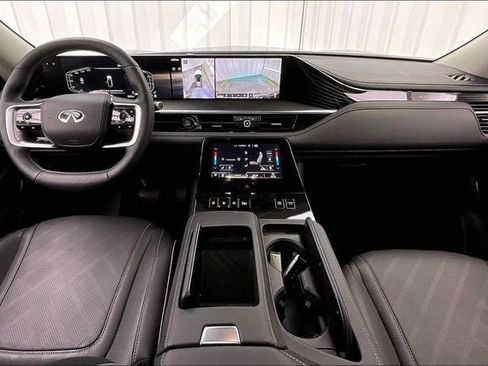 Certified 2025 INFINITI QX80 Luxe image 16