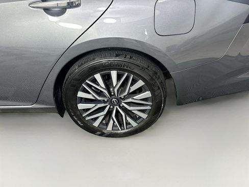 Used 2024 Nissan Altima 2.5 SV FWD image 11