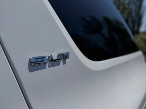 Used 2023 GMC Acadia SLT AWD/4WD image 50