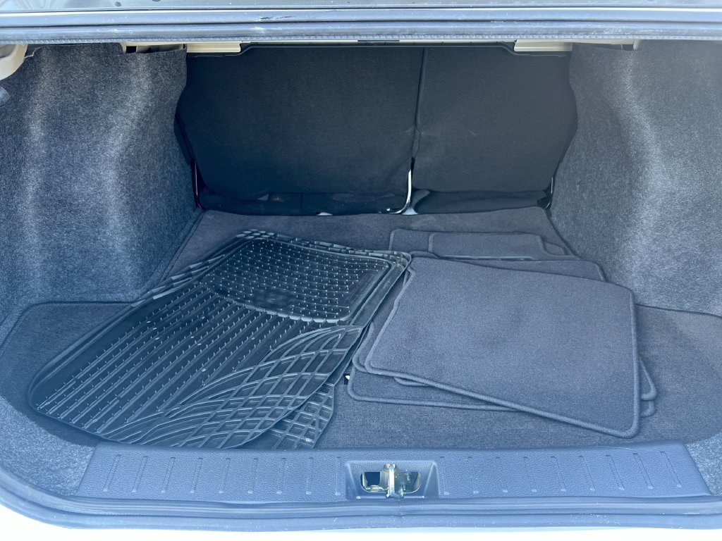 Used 2022 Nissan Versa SV FWD image 25