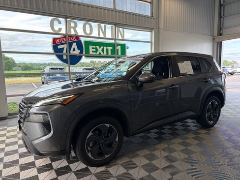 Used 2025 Nissan Rogue SV AWD/4WD image 3