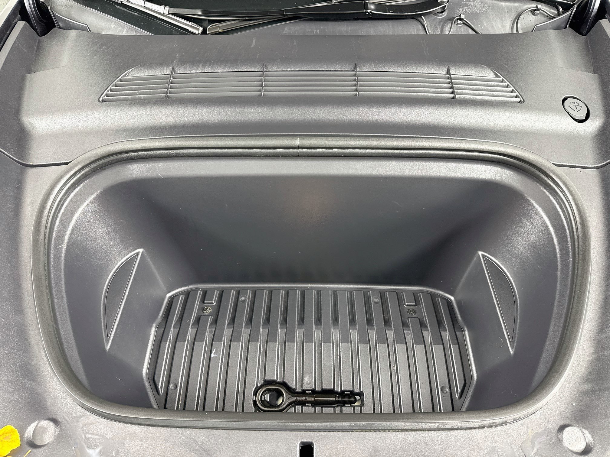 Used 2024 Tesla Model Y Long Range AWD/4WD image 18