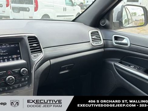 Used 2021 Jeep Grand Cherokee Laredo AWD/4WD image 23