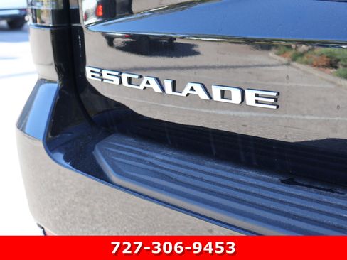 Used 2025 Cadillac Escalade ESV Premium Luxury image 9