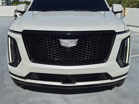 Certified 2025 Cadillac Escalade Sport Platinum image 9