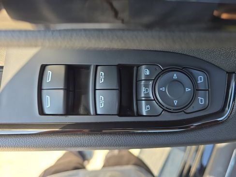 Used 2024 GMC Sierra 2500 AT4 image 29