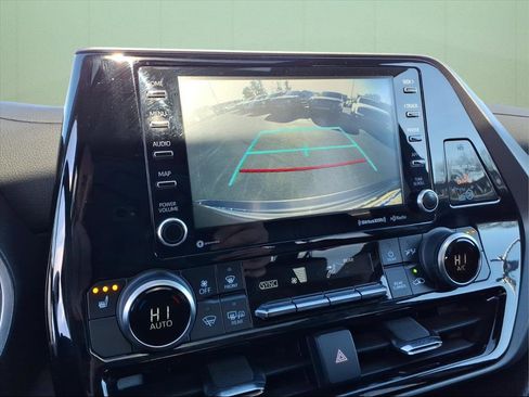 Used 2022 Toyota Highlander XLE image 20