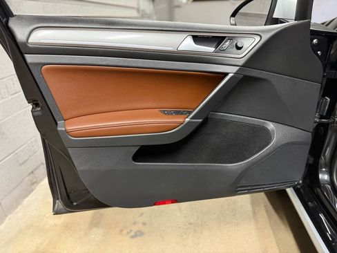 Used 2017 Volkswagen Golf Alltrack S image 17