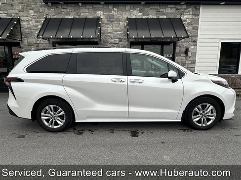 Used 2025 Toyota Sienna XLE w/ XLE Plus Package AWD/4WD image 4