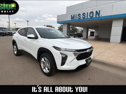 Used 2024 Chevrolet Trax LS w/ LS Convenience Package image 1