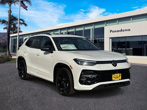 New 2026 Volkswagen Tiguan SE R-Line image 1