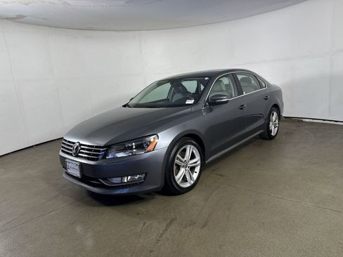 Used 2013 Volkswagen Passat 3.6 SE image 2