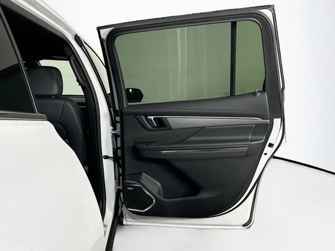 Used 2025 Buick Enclave Preferred image 32