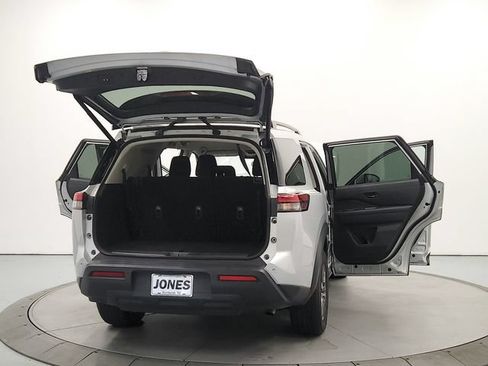 Used 2025 Nissan Pathfinder SV AWD/4WD image 14