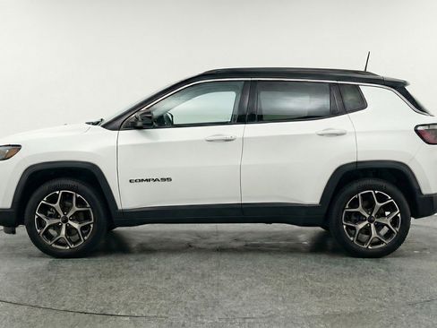 Used 2025 Jeep Compass Limited image 5