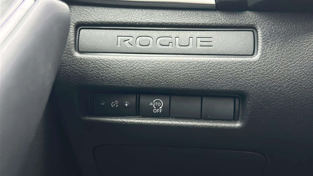 Used 2025 Nissan Rogue S FWD image 23