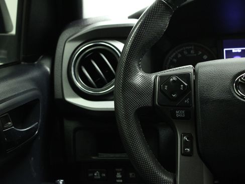 Used 2019 Toyota Tacoma TRD Sport image 22