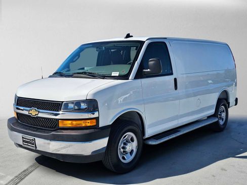 Used 2025 Chevrolet Express 2500 w/ Driver Convenience Package RWD image 7