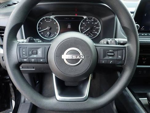 Used 2024 Nissan Rogue S AWD/4WD image 9