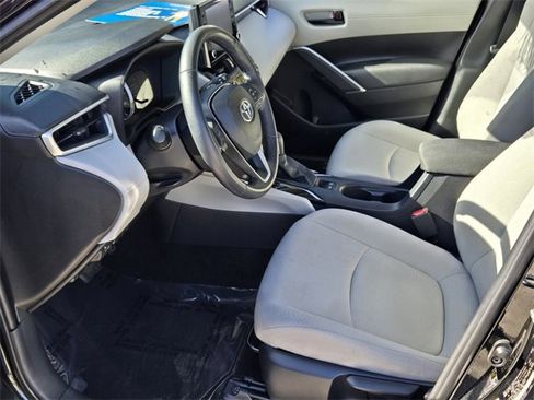 Used 2022 Toyota Corolla Cross LE image 11