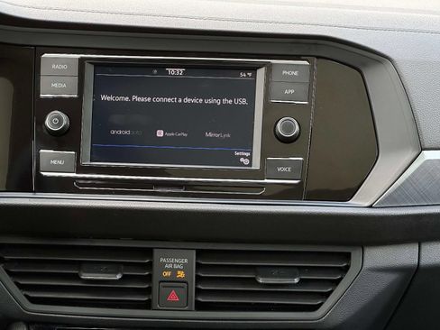 Certified 2023 Volkswagen Jetta SE w/ Panoramic Sunroof Package FWD image 17