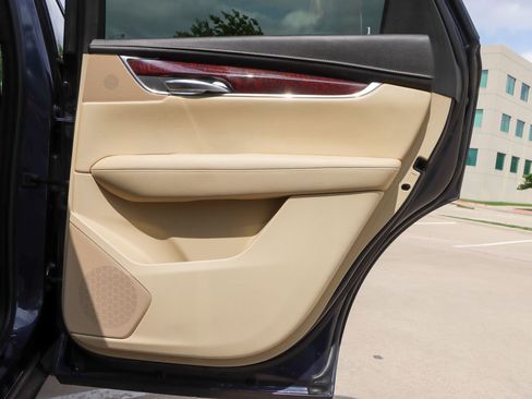 Used 2018 Cadillac XT5 Luxury w/ Driver Awareness Package FWD image 11