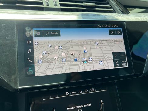 Used 2021 Audi e-tron Premium w/ Convenience Plus Package AWD/4WD image 31