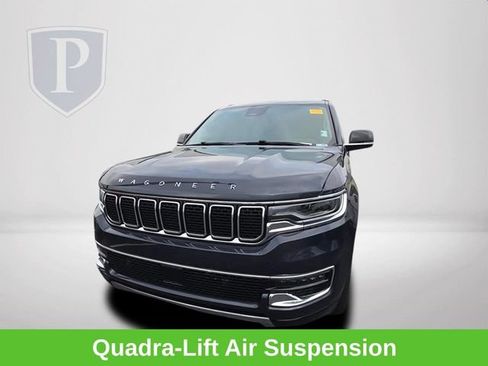 Used 2023 Jeep Wagoneer Series III w/ Premium Group I AWD/4WD image 13