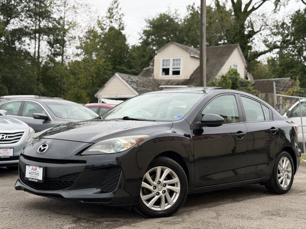 Used 2012 MAZDA MAZDA3 i Grand Touring w/ Tech Pkg FWD image 2