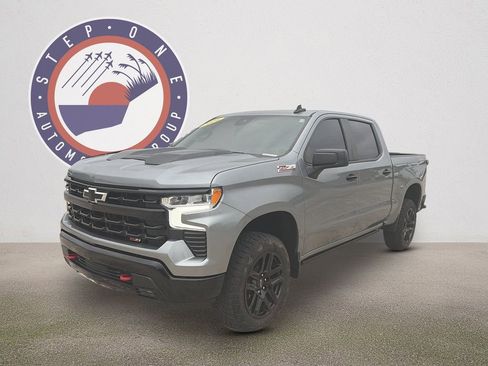 Used 2024 Chevrolet Silverado 1500 LT Trail Boss w/ Convenience Package II AWD/4WD image 2