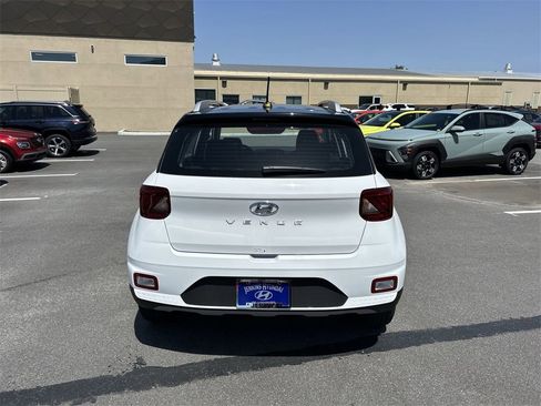 New 2025 Hyundai Venue Limited image 11