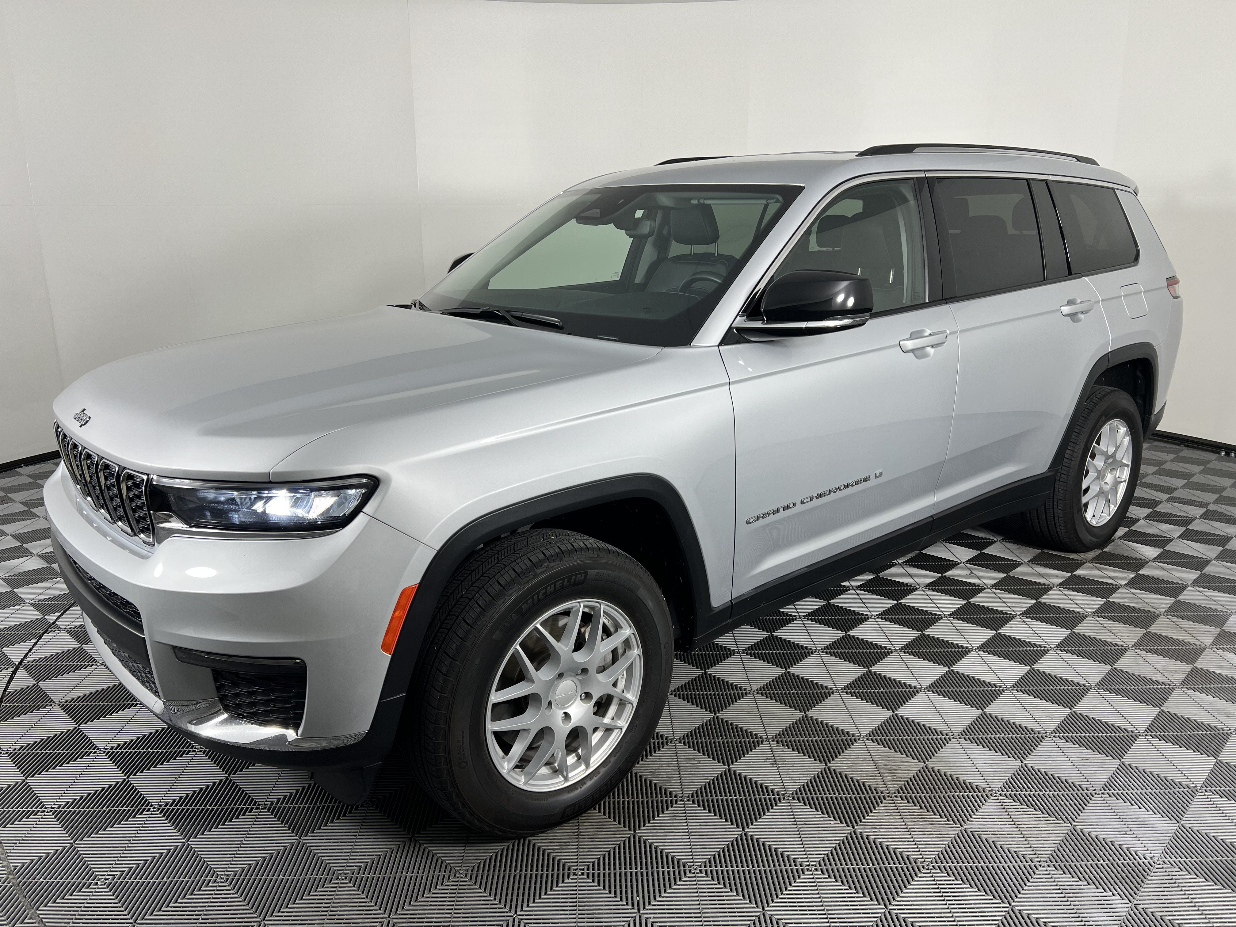 Used 2021 Jeep Grand Cherokee L Limited AWD/4WD image 8