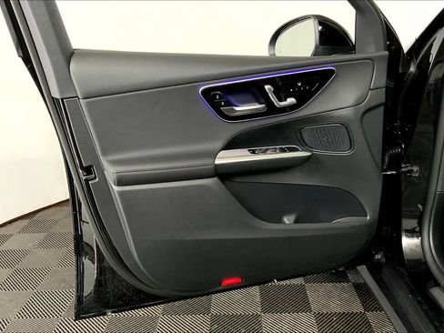 New 2025 Mercedes-Benz GLC 350e GLC 350e image 12