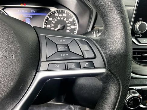 Used 2025 Nissan Altima 2.5 SV FWD image 19
