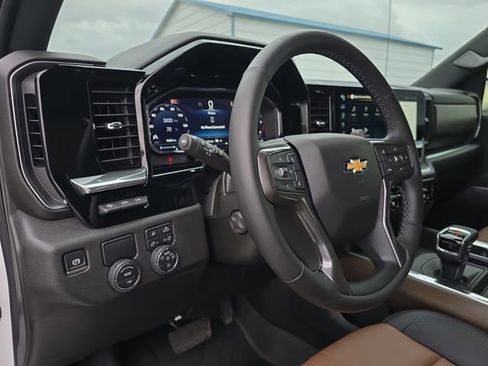 Used 2025 Chevrolet Silverado 1500 High Country w/ High Country Premium Package image 14