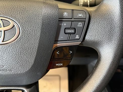 Used 2025 Toyota Camry LE w/ Convenience Package image 12