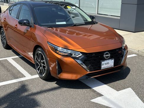 Certified 2025 Nissan Sentra SR w/ SR Premium Package FWD image 5