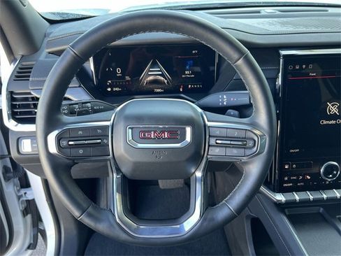 Used 2025 GMC Acadia Elevation image 11