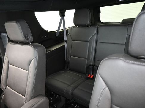 Used 2024 Chevrolet Suburban Z71 image 41