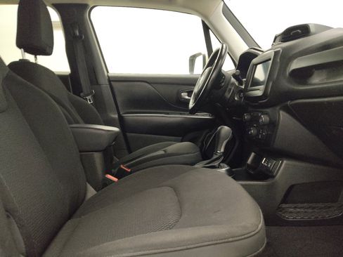 Used 2020 Jeep Renegade Altitude FWD image 21