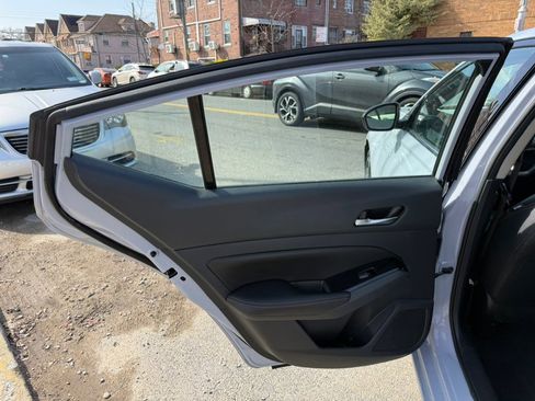 Used 2025 Nissan Altima 2.5 SR FWD image 21