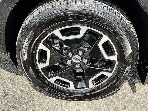 Used 2025 Ford Maverick XL w/ Equipment Group 102A AWD/4WD image 7