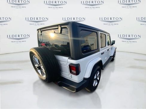 Used 2018 Jeep Wrangler Unlimited Sahara image 5