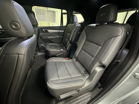 Certified 2025 Buick Enclave Sport Touring image 26