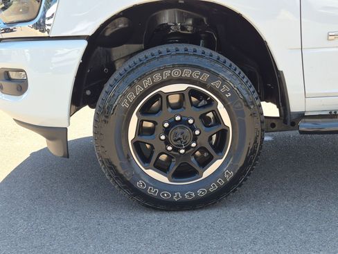 Used 2025 RAM 2500 Laramie AWD/4WD image 11