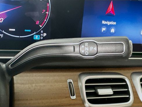 Used 2026 Mercedes-Benz GLS 450 4MATIC image 21